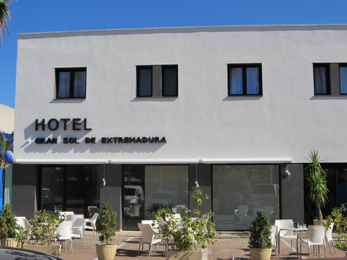 Hotel Gran Sol De Extremadura Монтихо Екстериор снимка